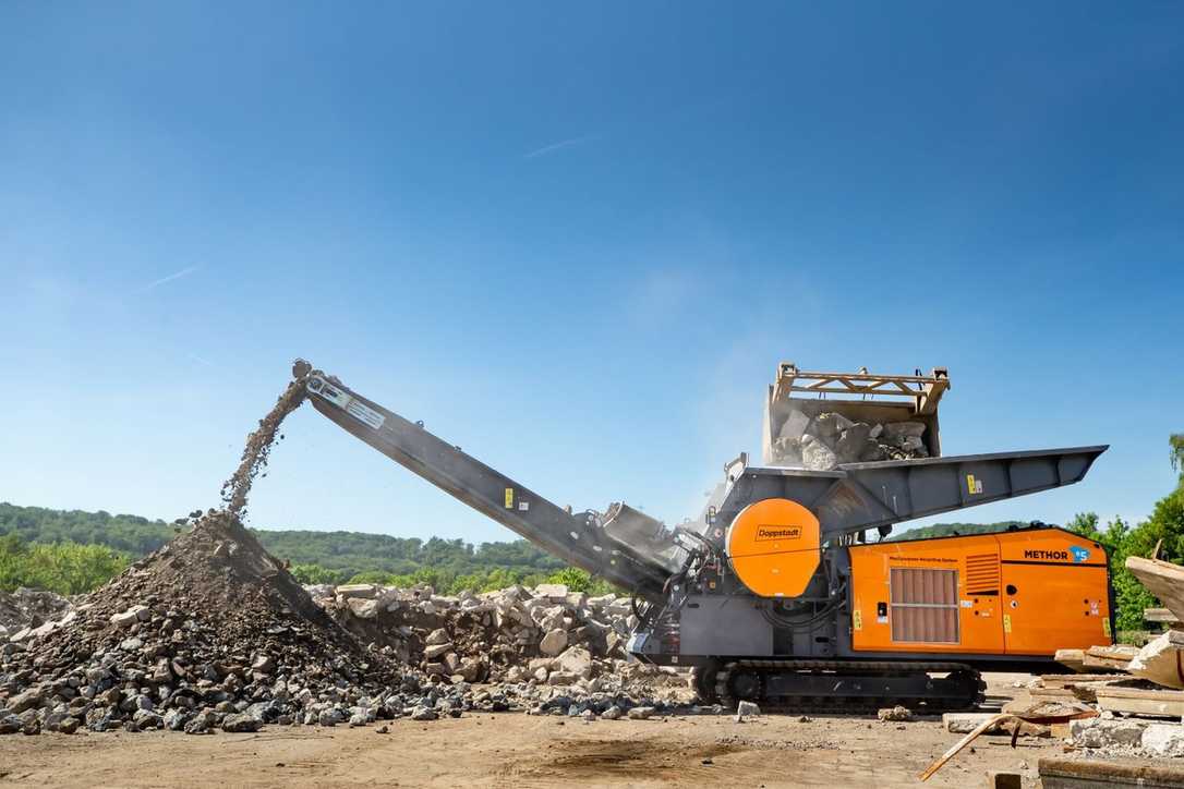 Doppstadt Einwalzenzerkleinerer Methor und Aufbereitungskonzept MMAK auf Recycling-Messe Doppstadt Einwalzenzerkleinerer Methor und Aufbereitungskonzept MMAK auf Recycling-Messe