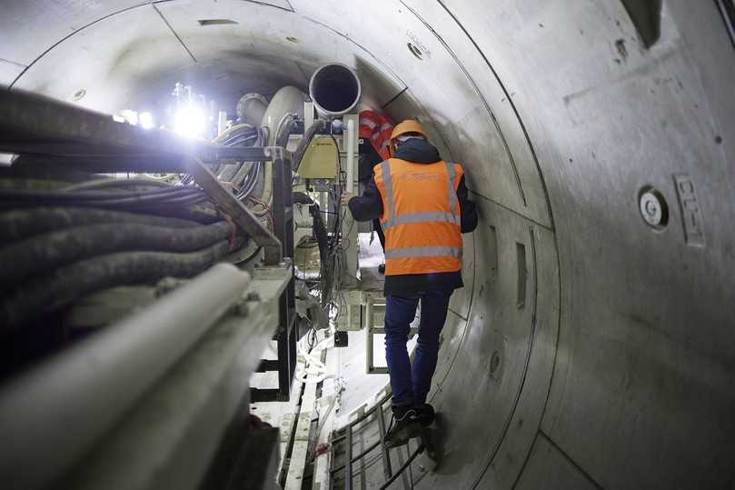 Herausforderung: Wenig Platz im vorderen Teil der 3 Meter großen Tunnelbohrmaschine | Foto: 50Hertz Herausforderung: Wenig Platz im vorderen Teil der 3 Meter großen Tunnelbohrmaschine | Foto: 50Hertz