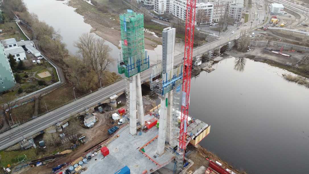 63 m hohe Pylone in Rekordzeit erstellt 63 m hohe Pylone in Rekordzeit erstellt