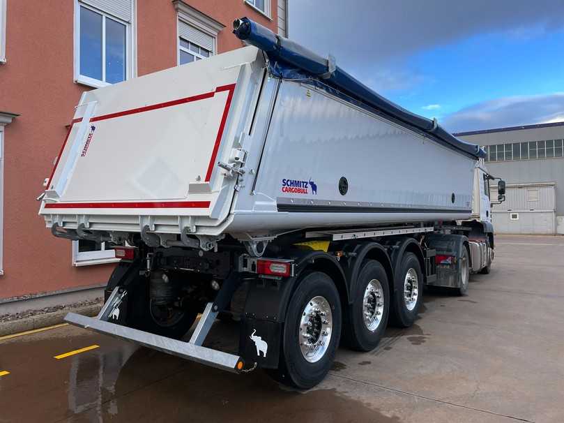 Der gewichtsoptimierte S.KI Light mit Aluminium-Kastenmulde in Vollisolierung erlaubt hohe Nutzlasten. | Foto: Schmitz Cargobull Der gewichtsoptimierte S.KI Light mit Aluminium-Kastenmulde in Vollisolierung erlaubt hohe Nutzlasten. | Foto: Schmitz Cargobull