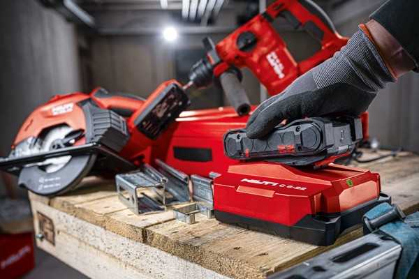 Rund 70 Geräte werden mit der 22-V-Nuron Plattform betrieben, auch extrem leistungsfordernde Geräte werden rein aus Akkupower betrieben. | Foto: Hilti AG