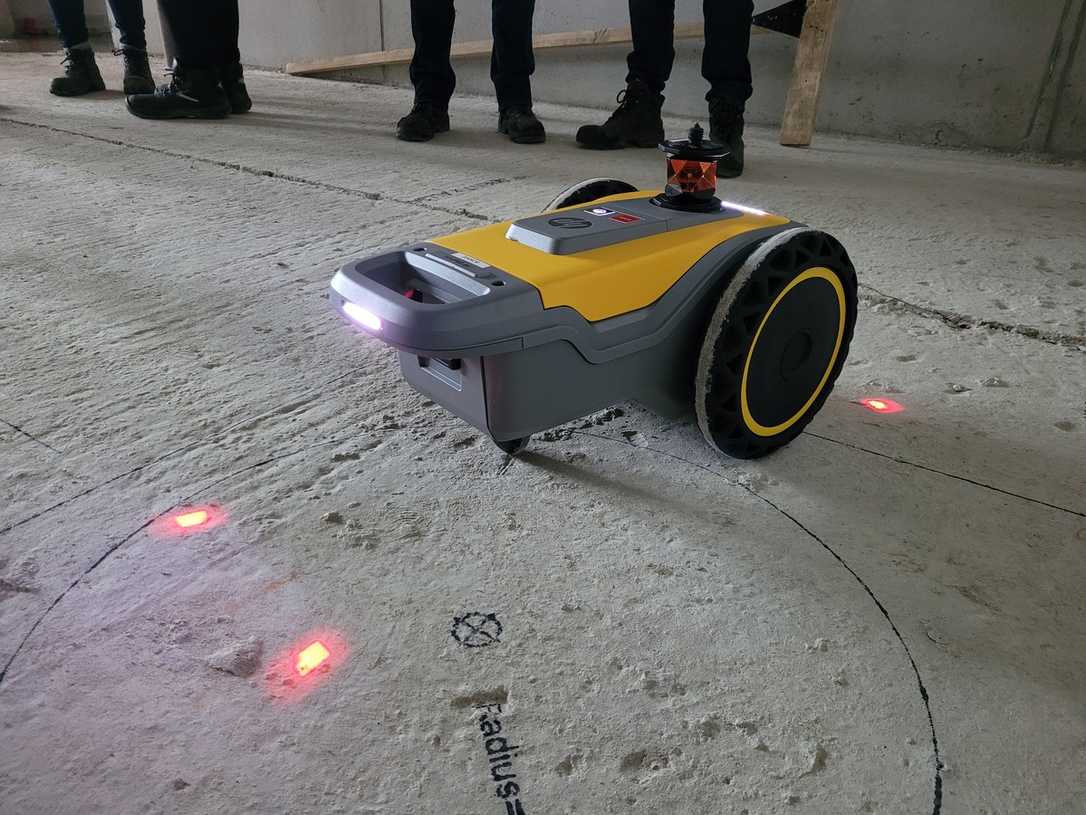 HP SitePrint: Roboter druckt Grundrisse auf den Baustellenboden HP SitePrint: Roboter druckt Grundrisse auf den Baustellenboden