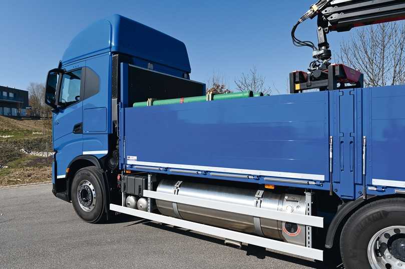 Zwei identische LNG-Tanks mit je 540 l Fassungsvermögen bunkern fast 400 kg verflüssigtes Gas. | Foto: Quatex Zwei identische LNG-Tanks mit je 540 l Fassungsvermögen bunkern fast 400 kg verflüssigtes Gas. | Foto: Quatex