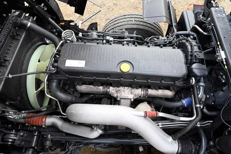 Mit 570 PS aus knapp 13 l Hubraum ist der Vierachser schon übermotorisiert. | Foto: Quatex Mit 570 PS aus knapp 13 l Hubraum ist der Vierachser schon übermotorisiert. | Foto: Quatex