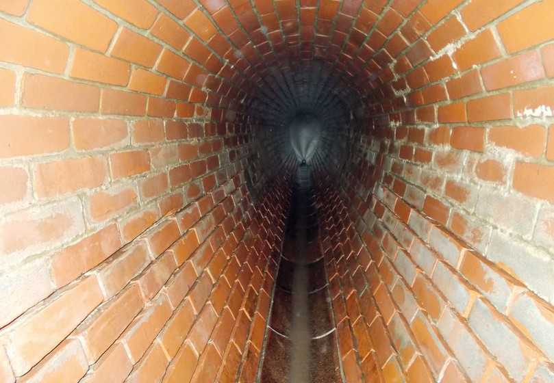 Unmittelbar vor dem Wiederverfüllen der ausgeräumten Fugen wurde der Kanal noch einmal gereinigt. | Foto: Sanierungstechnik Dommel Unmittelbar vor dem Wiederverfüllen der ausgeräumten Fugen wurde der Kanal noch einmal gereinigt. | Foto: Sanierungstechnik Dommel