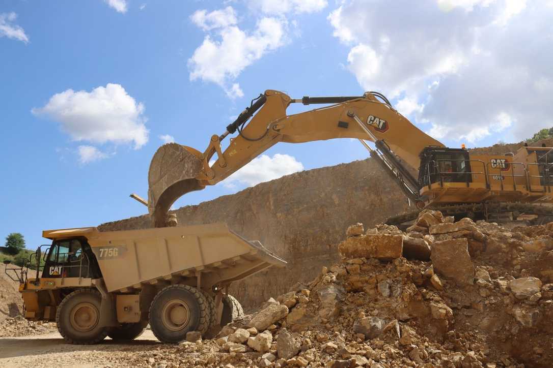 Caterpillar schafft 2023 Umsatzwachstum mit Baumaschinen und Motoren Caterpillar schafft 2023 Umsatzwachstum mit Baumaschinen und Motoren