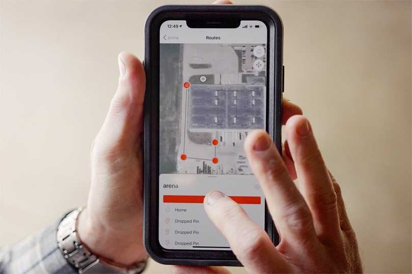Bobcat-Lader sollen in Zukunft auf Wunsch auch semi-autonom arbeiten können. Der Fahrer gibt dazu auf seinem Smartphone zum Beispiel die gewünschte Fahrstrecke ein. | Foto: Doosan Bobcat Bobcat-Lader sollen in Zukunft auf Wunsch auch semi-autonom arbeiten können. Der Fahrer gibt dazu auf seinem Smartphone zum Beispiel die gewünschte Fahrstrecke ein. | Foto: Doosan Bobcat