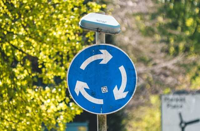 Die kürzlich veröffentlichte Arbeitshilfe des Umweltbundesamtes zeigt öffentlichen Auftraggebern auf, wie Klimaschutz und Kreislaufwirtschaft in Ausschreibungen noch mehr berücksichtigt werden kann.