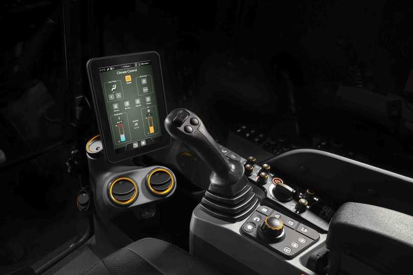 JCB verbaut in seinem neuen Kettenbagger 370X erstmals einen 10-Zoll-Farb-Touchscreen und stattet auch die kleineren Bagger der X-Baureihe mit der neuen Technik aus. | Foto: JCB JCB verbaut in seinem neuen Kettenbagger 370X erstmals einen 10-Zoll-Farb-Touchscreen und stattet auch die kleineren Bagger der X-Baureihe mit der neuen Technik aus. | Foto: JCB