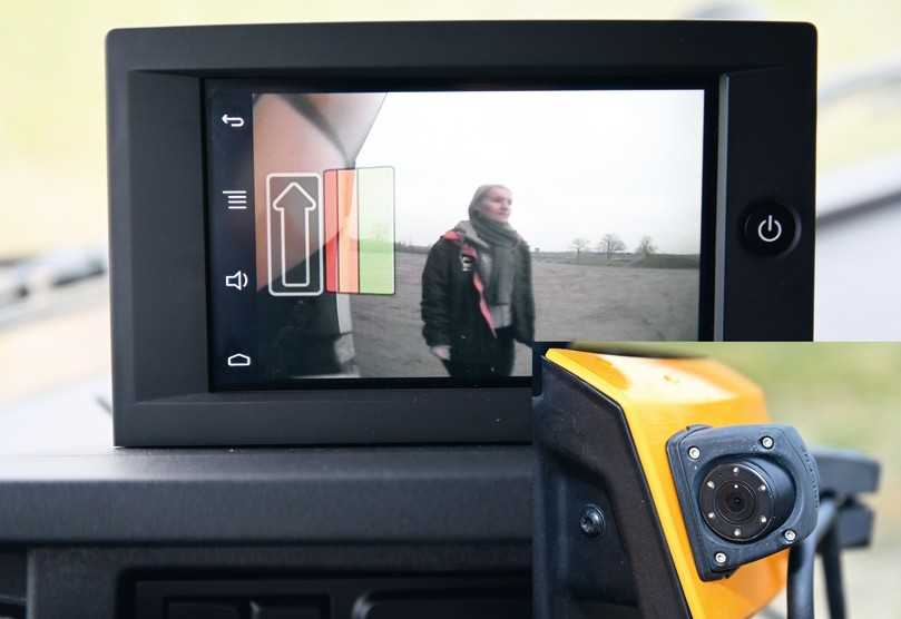 Das optionale Roadpad+ mit 7“-Touchscreen dient als Anzeige für Navi, Radio, Telematik und Kameras wie hier auf die Verkehrslage rechts im toten Winkel. | Foto: Quatex Das optionale Roadpad+ mit 7“-Touchscreen dient als Anzeige für Navi, Radio, Telematik und Kameras wie hier auf die Verkehrslage rechts im toten Winkel. | Foto: Quatex