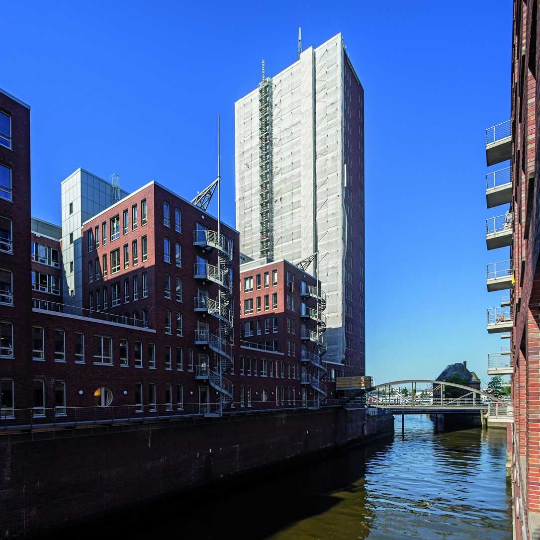 HafenCity: Columbus Haus fast unsichtbar eingerüstet HafenCity: Columbus Haus fast unsichtbar eingerüstet