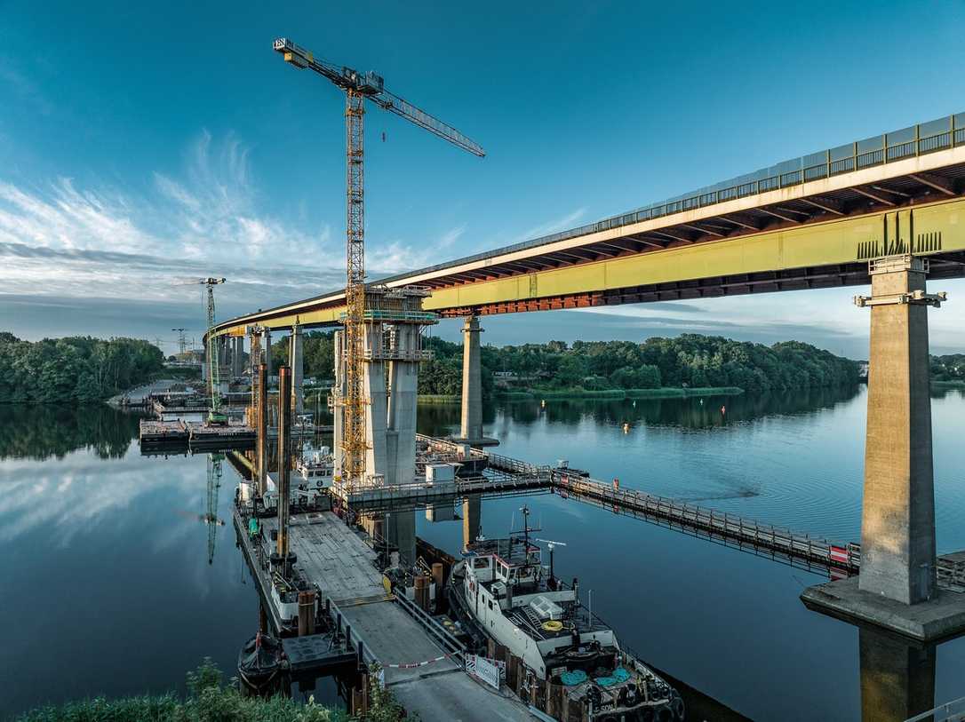 Bauprojekt Rader Hochbrücke: Neubau mit spektakulären Kranmontagen Bauprojekt Rader Hochbrücke: Neubau mit spektakulären Kranmontagen