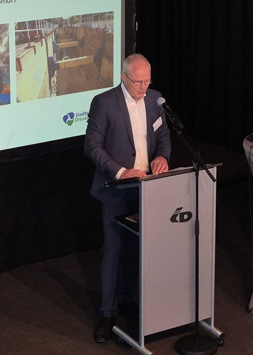 Der Betriebsleiter des Stadtentw�ässerungsbetriebes Düsseldorf, Frank Heuner, führte durch das Vortragsprogramm. | Foto: B_I/zu Eulenburg