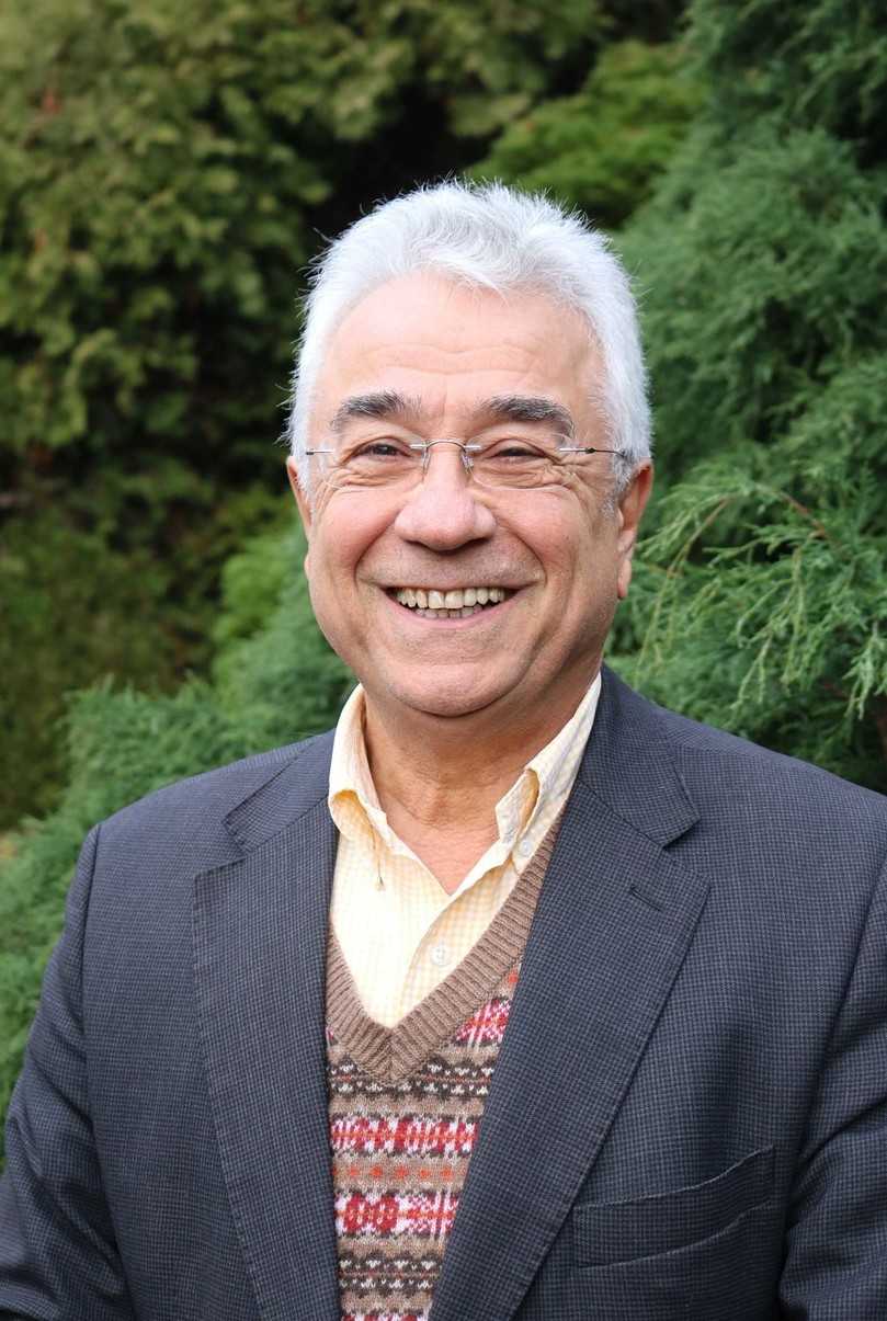 Popcorn-Produkte besitzen wasserabweisende Eigenschaften, was ihre Einsatzmöglichkeiten und Lebensdauer noch vergrößert: Professor Dr. Alireza Kharazipour von der Universität Göttingen. | Foto: Universität Göttingen/Kharazipour Popcorn-Produkte besitzen wasserabweisende Eigenschaften, was ihre Einsatzmöglichkeiten und Lebensdauer noch vergrößert: Professor Dr. Alireza Kharazipour von der Universität Göttingen. | Foto: Universität Göttingen/Kharazipour