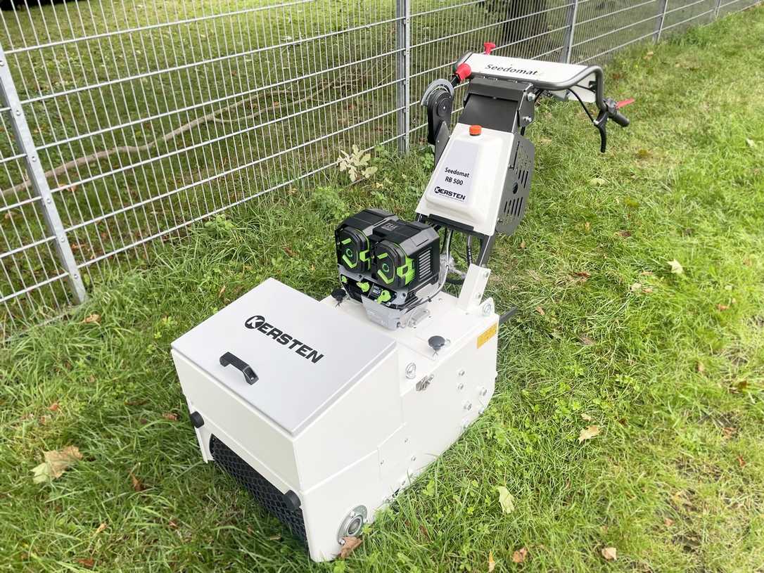 Seedomat e: Elektrische Rasenpflege von Kersten Arealmaschinen mit EGO-Motor Seedomat e: Elektrische Rasenpflege von Kersten Arealmaschinen mit EGO-Motor