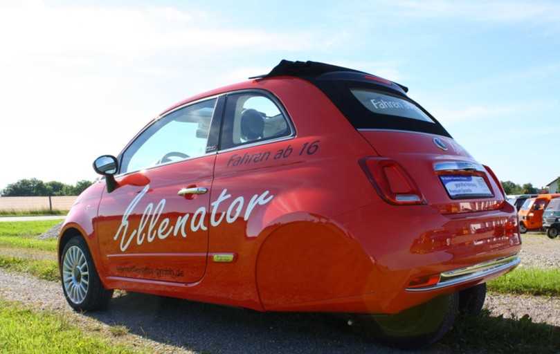 Der Ellenator ist ein Pkw ist trotz seiner vier Räder als dreirädriges Kraftfahrzeug der EG-Fahrzeugklasse L5e eingestuft. Mit gedrosselter Motorleistung darf er von Jugendlichen ab 16 mit A1-Führerschein gefahren werden. | Foto: Ellenator GmbH Der Ellenator ist ein Pkw ist trotz seiner vier Räder als dreirädriges Kraftfahrzeug der EG-Fahrzeugklasse L5e eingestuft. Mit gedrosselter Motorleistung darf er von Jugendlichen ab 16 mit A1-Führerschein gefahren werden. | Foto: Ellenator GmbH
