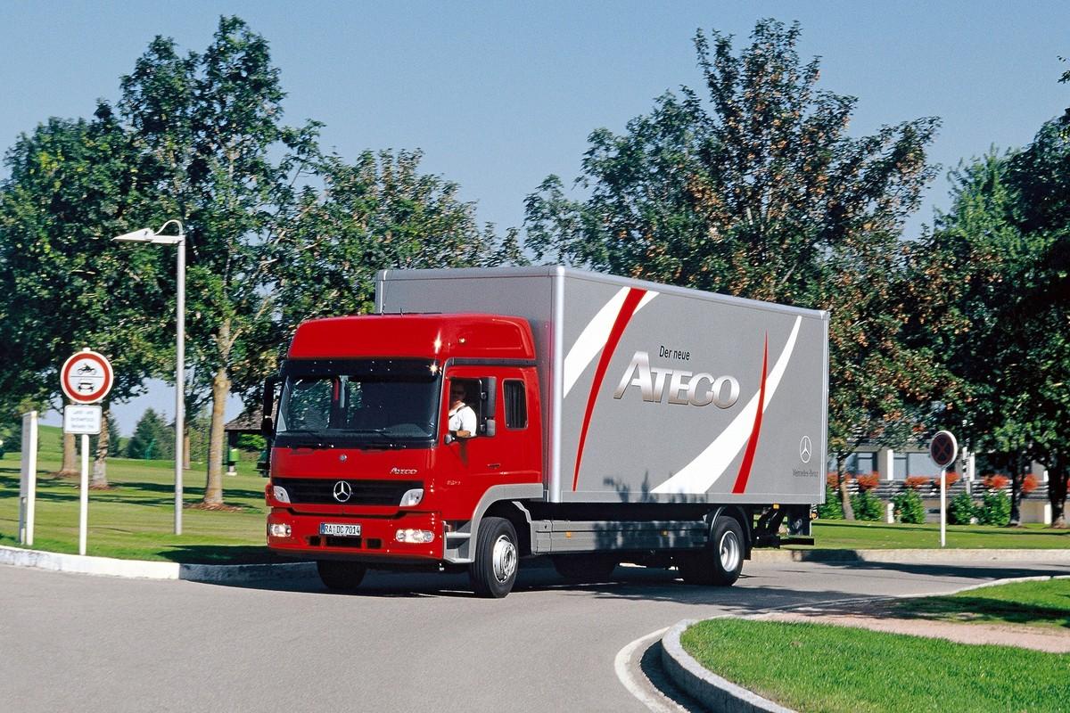 Mercedes-Benz Atego 1523 als 15-Tonner mit Kofferaufbau im Lieferverkehr. | Foto: Daimler Truck AG