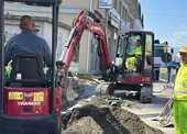 Bagger im innerstädtischen Einsatz: Wie Kurzheckbagger Stadtkerne modernisieren