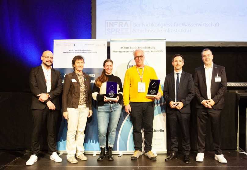Aqua Award-Verleihung mit Staatssekretär Dr. Severin Fischer (2.v.r.), den Preisträgern und Organisator Dirk Pritsch (ganz rechts) von Aquanet Berlin Brandenburg | Foto: Aquanet Aqua Award-Verleihung mit Staatssekretär Dr. Severin Fischer (2.v.r.), den Preisträgern und Organisator Dirk Pritsch (ganz rechts) von Aquanet Berlin Brandenburg | Foto: Aquanet