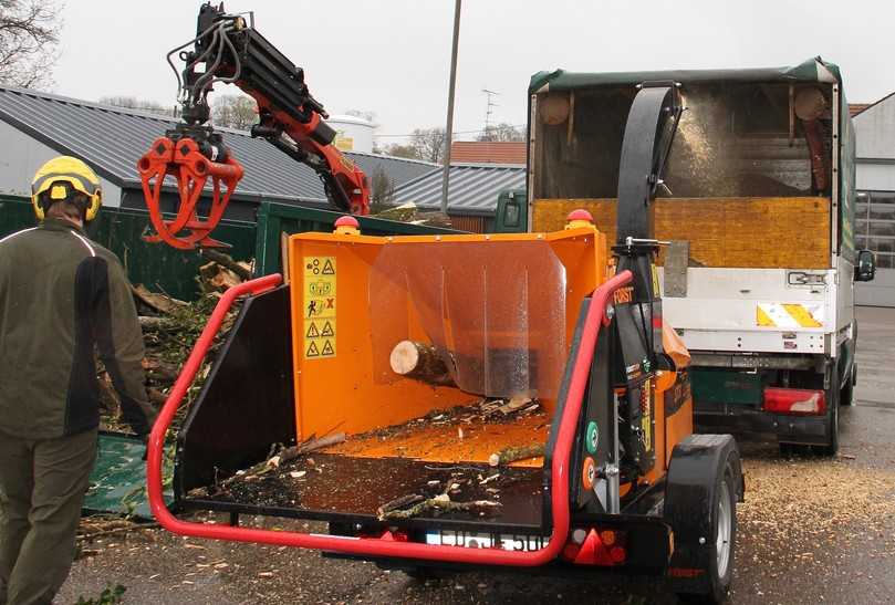 Schluckt was weg: der Först ST8D zeigte Leistung und bewältigte seine Arbeit zügig. | Foto: bs Schluckt was weg: der Först ST8D zeigte Leistung und bewältigte seine Arbeit zügig. | Foto: bs
