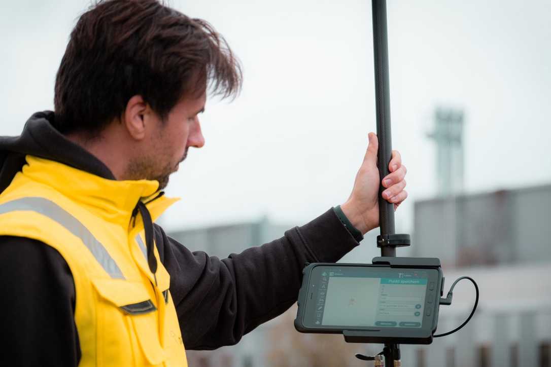 Dataflor GNSS-Roversystem "Measurenow Pro" für die digitale Baustelle Dataflor GNSS-Roversystem "Measurenow Pro" für die digitale Baustelle