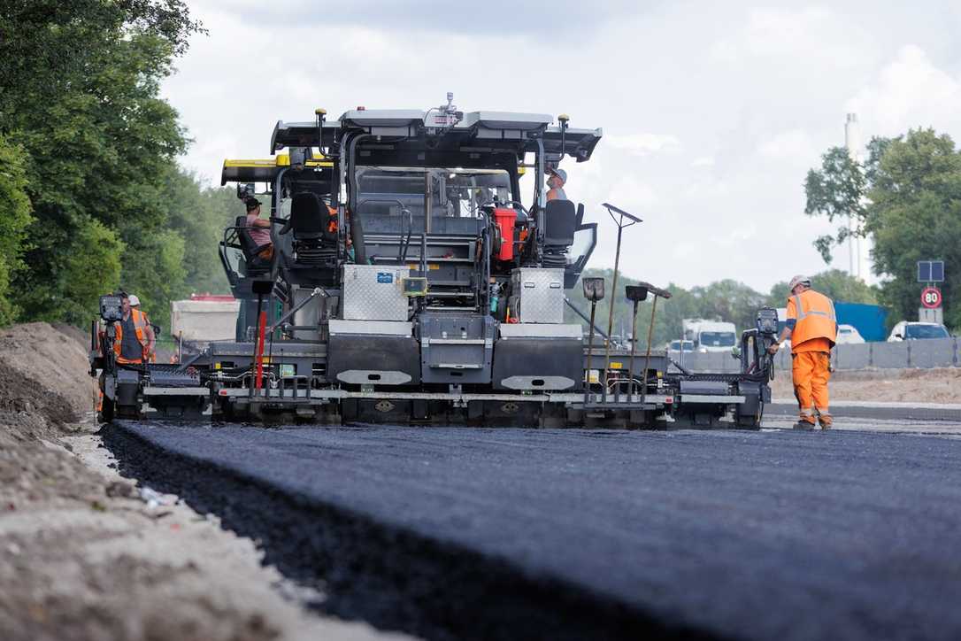 Topcon Maschinensteuerungen für Asphalteinbau und Verdichtung im Straßenbau Topcon Maschinensteuerungen für Asphalteinbau und Verdichtung im Straßenbau