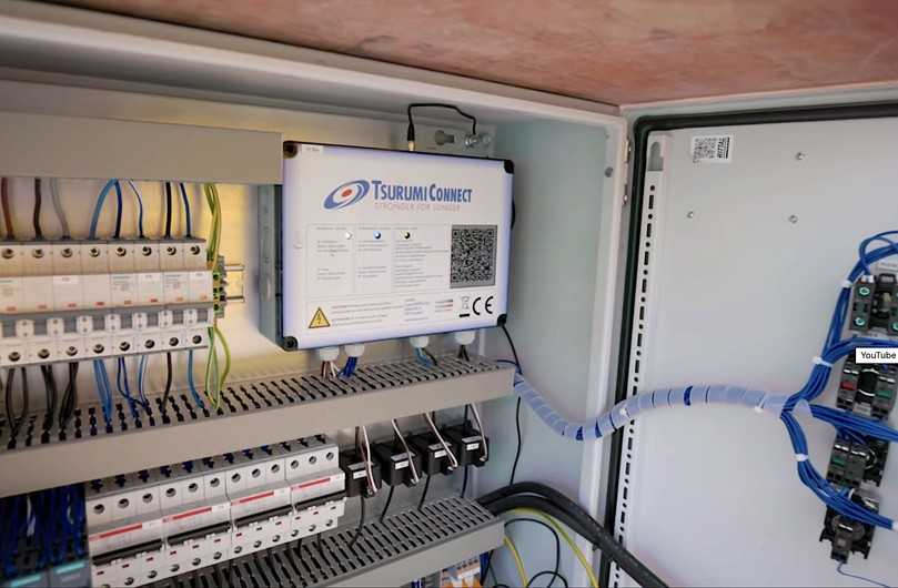 Tsurumi-Connect: Die Elektronikbox im Schaltschrank überwacht und steuert mehrere Pumpen oder weitere Geräte auch anderer Hersteller. | Foto: Tsurumi Tsurumi-Connect: Die Elektronikbox im Schaltschrank überwacht und steuert mehrere Pumpen oder weitere Geräte auch anderer Hersteller. | Foto: Tsurumi