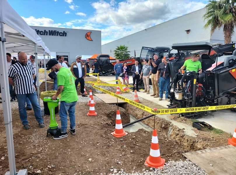 Geräte-Olympiade, hier mit der HDD-Anlage JT24. Die offene Kabine (amerikanische Version) sorgt für eine ideale Rundum-Sicht. | Foto: B_I/Valdix Geräte-Olympiade, hier mit der HDD-Anlage JT24. Die offene Kabine (amerikanische Version) sorgt für eine ideale Rundum-Sicht. | Foto: B_I/Valdix