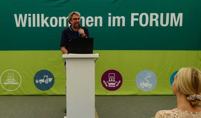 Prof. Martin Thieme-Hack bei seinem Vortrag auf der demopark 2023. | Foto: bs Prof. Martin Thieme-Hack bei seinem Vortrag auf der demopark 2023. | Foto: bs