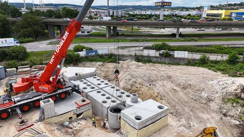 Die Regenwasserbehandlungsanlagen bestehen jeweils aus einer Sedimentationsanlage vom Typ Hydroshark und 2 x 4 Filtrationsanlagen vom Typ Hydrosystem und können die Regenabflüsse von bis zu 15.000 m2 Verkehrsfläche aufnehmen. | Foto: 3P Technik Die Regenwasserbehandlungsanlagen bestehen jeweils aus einer Sedimentationsanlage vom Typ Hydroshark und 2 x 4 Filtrationsanlagen vom Typ Hydrosystem und können die Regenabflüsse von bis zu 15.000 m2 Verkehrsfläche aufnehmen. | Foto: 3P Technik