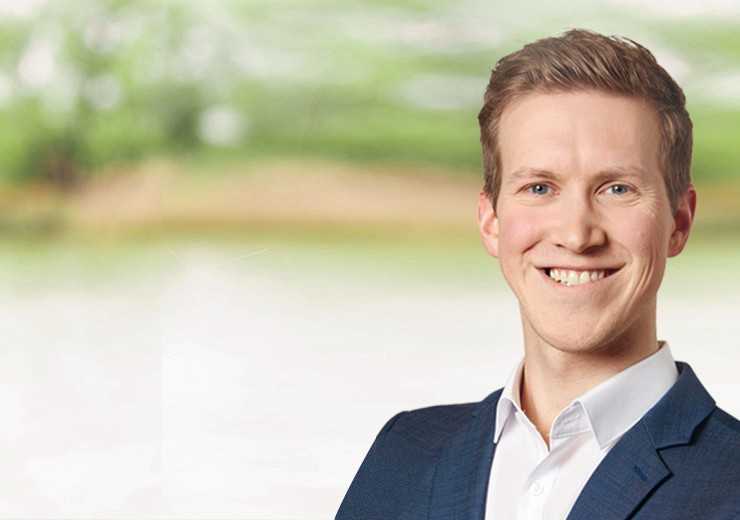 Oliver Meyer (Master of Engineering) ist Nachhaltigkeitsberater bei Kullmann und Meinen, Unternehmensberatung für die bauausführende Branche. | Foto: Kullmann und Meinen GmbH Oliver Meyer (Master of Engineering) ist Nachhaltigkeitsberater bei Kullmann und Meinen, Unternehmensberatung für die bauausführende Branche. | Foto: Kullmann und Meinen GmbH