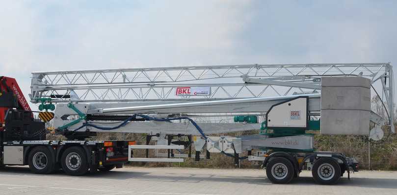Den Dachdeckerkran mit 27 Meter Ausladung, 20,2 m Hakenhöhe und 2,5 t max. Traglast gibt es auf der Nordbau zum „All-Inclusive“-Festpreis. | Foto: BKL Baukran Logistik GmbH Den Dachdeckerkran mit 27 Meter Ausladung, 20,2 m Hakenhöhe und 2,5 t max. Traglast gibt es auf der Nordbau zum „All-Inclusive“-Festpreis. | Foto: BKL Baukran Logistik GmbH