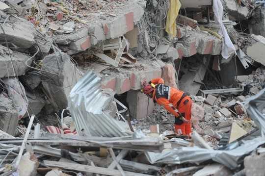 Erdbeben Türkei: Beim Wiederaufbau Normen zum erdbebensicheren Bauen umsetzen Erdbeben Türkei: Beim Wiederaufbau Normen zum erdbebensicheren Bauen umsetzen