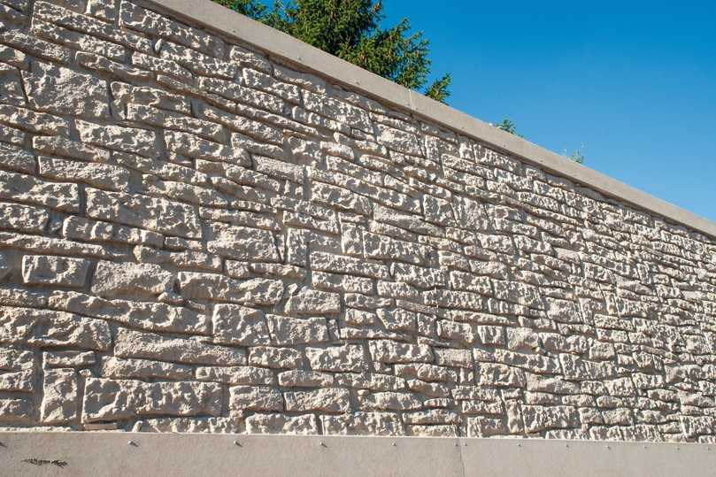 Das Angebot von NOE reicht von Strukturen, die reale Materialien wie Natursteinmauern nachbilden, bis hin zu freien Designs - zu sehen auf der BAU in München. | Foto: NOE Betongestaltung Das Angebot von NOE reicht von Strukturen, die reale Materialien wie Natursteinmauern nachbilden, bis hin zu freien Designs - zu sehen auf der BAU in München. | Foto: NOE Betongestaltung