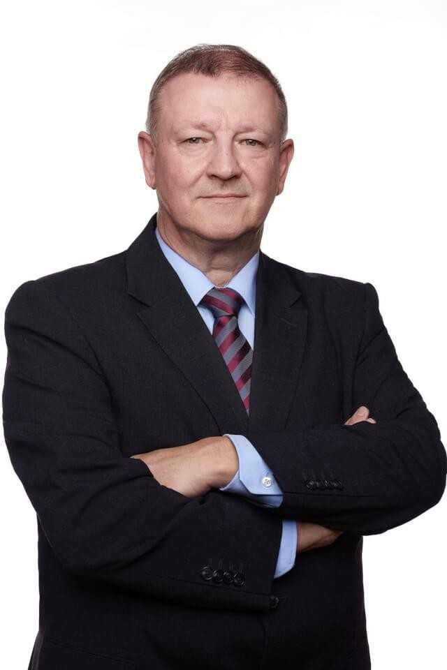 Für Geschäftsführer Jochen Bärreis liegt der Fokus des Langguth- Engagements insbesondere auf der Sparte Kabelleitungsbau und dem Geschäftsfeld Gas- und Wasserversorgung. Darüber hinaus ist eine Erweiterung des Leistungspektrums in den Bereichen Breitbandausbau und E-Mobilität geplant. Für Geschäftsführer Jochen Bärreis liegt der Fokus des Langguth- Engagements insbesondere auf der Sparte Kabelleitungsbau und dem Geschäftsfeld Gas- und Wasserversorgung. Darüber hinaus ist eine Erweiterung des Leistungspektrums in den Bereichen Breitbandausbau und E-Mobilität geplant.