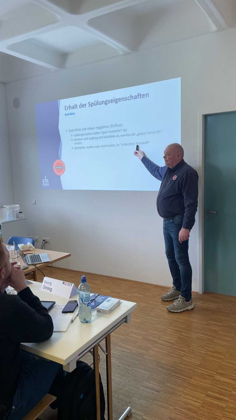 Fachvortrag zur Vertiefung der Spülungstechnik im HDD-Verfahren | Foto: Baroid Fachvortrag zur Vertiefung der Spülungstechnik im HDD-Verfahren | Foto: Baroid