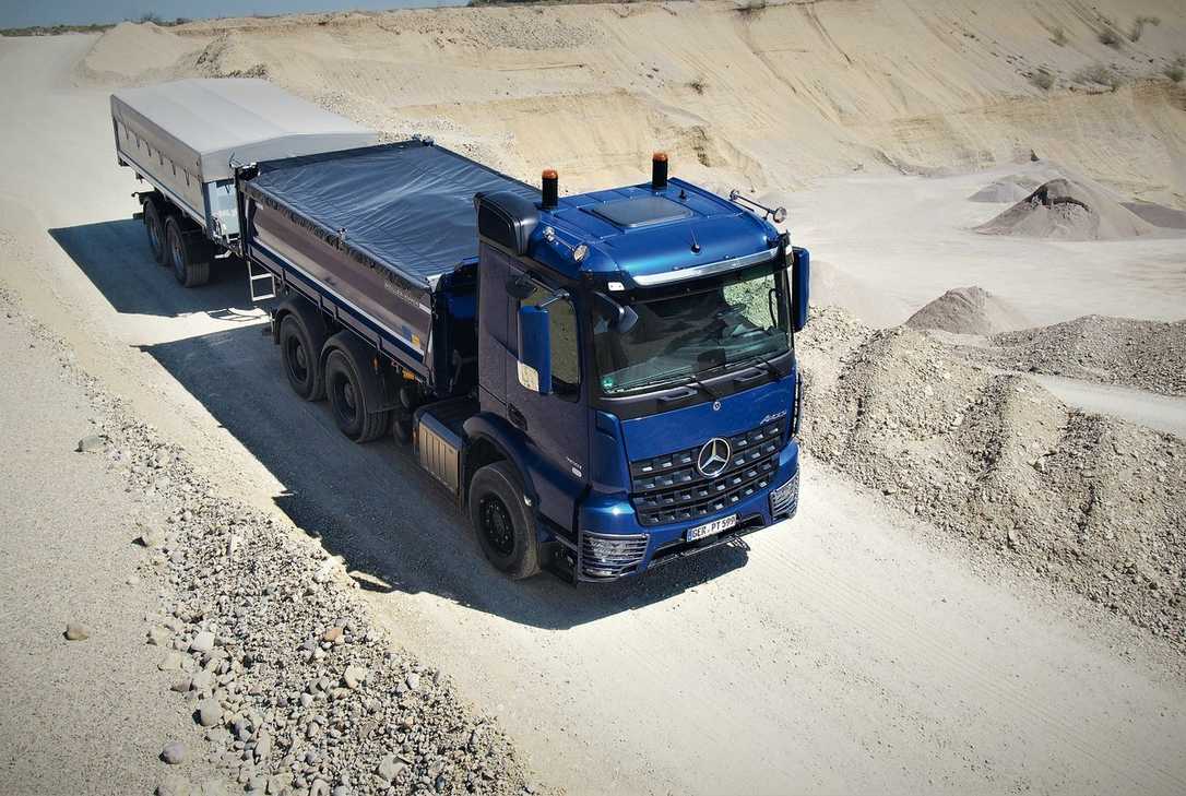 Fahr-Test: Mercedes Arocs 2651 K 6x4 mit digitalem Upgrade Fahr-Test: Mercedes Arocs 2651 K 6x4 mit digitalem Upgrade
