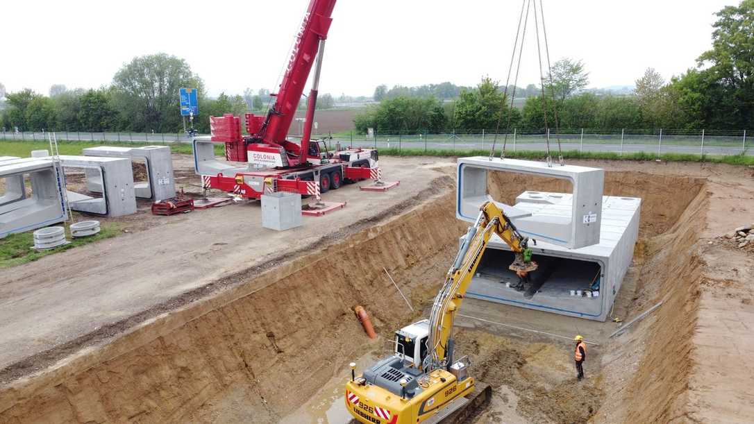 Große Stahlbeton-Rahmenprofile für Aero-Park Merzbrück Große Stahlbeton-Rahmenprofile für Aero-Park Merzbrück