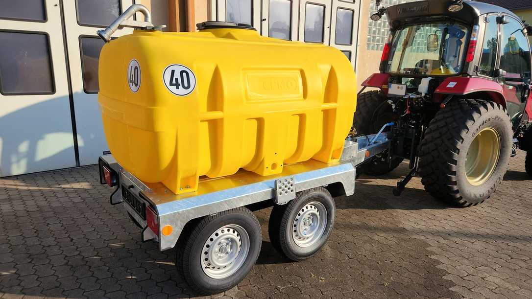 Wasserfass-Anhänger für die Bewässerung Wasserfass-Anhänger für die Bewässerung