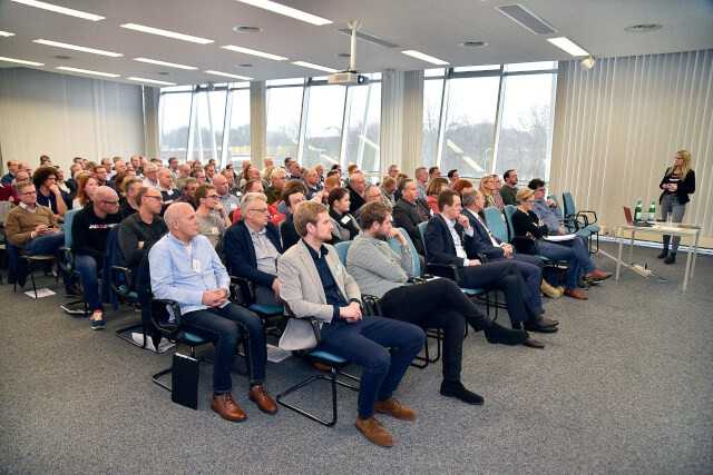 Etwa 110 Gäste aus Abwasserbetrieben informierten sich im IKT über aktuelle Themen des Kanalbetriebs. | Fotos: IKT Etwa 110 Gäste aus Abwasserbetrieben informierten sich im IKT über aktuelle Themen des Kanalbetriebs. | Fotos: IKT