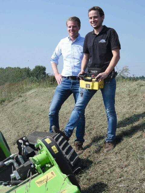 Einsatz am Rande der Stadt Rheinberg: Firmeninhaber der Plum Garten+Landschaft GmbH, Sebastian Osthaus (li.), und Vogt Vertriebs-und Marketingchef Andre Vogt. | Fotos: Stoffregen Einsatz am Rande der Stadt Rheinberg: Firmeninhaber der Plum Garten+Landschaft GmbH, Sebastian Osthaus (li.), und Vogt Vertriebs-und Marketingchef Andre Vogt. | Fotos: Stoffregen