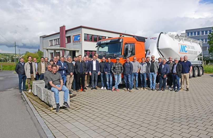 Rund 50 Kunden und Partner nahmen an der Eröffnungsfeier in Dintikon teil. | Foto: MC-Bauchemie Rund 50 Kunden und Partner nahmen an der Eröffnungsfeier in Dintikon teil. | Foto: MC-Bauchemie