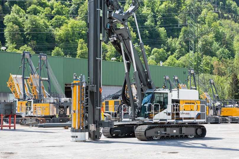 Das größere der beiden neuen, batteriebetriebenen Liebherr-Rammgeräte, das LRH200 unplugged, führt ein Batteriepaket mit 200 kWh Strom mit. | Foto: Liebherr Das größere der beiden neuen, batteriebetriebenen Liebherr-Rammgeräte, das LRH200 unplugged, führt ein Batteriepaket mit 200 kWh Strom mit. | Foto: Liebherr