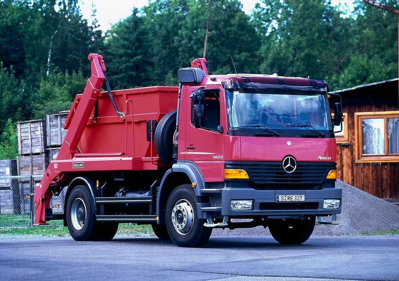 Mercedes-Benz Atego 1823 als Absetzkipper aus dem Jahr 1998. | Foto: Daimler Truck AG Mercedes-Benz Atego 1823 als Absetzkipper aus dem Jahr 1998. | Foto: Daimler Truck AG
