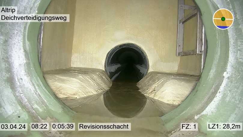 Blick in einen Revisionsschacht unter dem Deich bei Altrip – die glatte Innenbeschichtung und GFK-Auskleidung sorgen für Dichtheit und dauerhafte Funktion im Hochwasserschutz. | Foto: Swietelsky-Faber Blick in einen Revisionsschacht unter dem Deich bei Altrip – die glatte Innenbeschichtung und GFK-Auskleidung sorgen für Dichtheit und dauerhafte Funktion im Hochwasserschutz. | Foto: Swietelsky-Faber