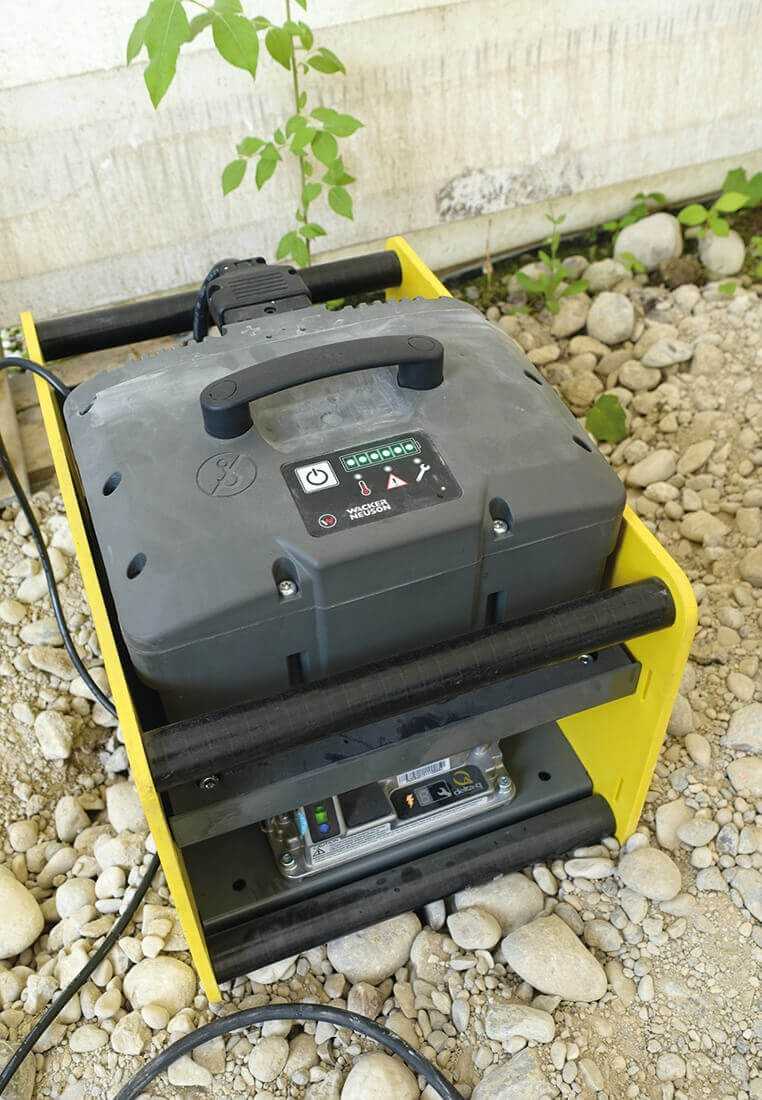 Das Schnelladegerät C 48/13 lädt den Akku BP 600 nachweislich in einer Stunde. Das Schnelladegerät C 48/13 lädt den Akku BP 600 nachweislich in einer Stunde.