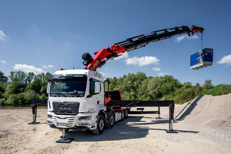 Der MAN TGS 35.510 8x2 als Kranfahrzeug verfügt über den D26-Dieselmotor und ist als 37-Tonner auf schwere Lasten spezialisiert. | Foto: MAN Truck & Bus Der MAN TGS 35.510 8x2 als Kranfahrzeug verfügt über den D26-Dieselmotor und ist als 37-Tonner auf schwere Lasten spezialisiert. | Foto: MAN Truck & Bus