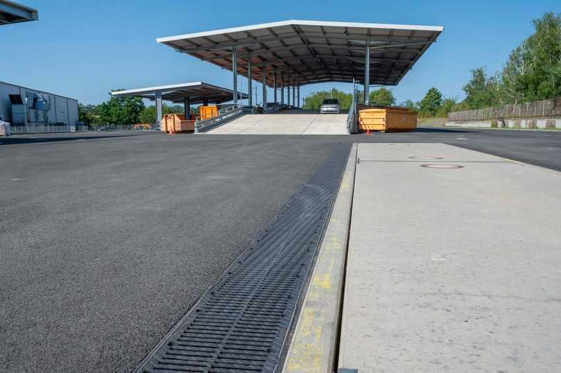 Das Einbahnstraßenkonzept sowie die befahrbare und überdachte Rampenlösung sorgen im Anliefer- und Lagerbereich für eine kunden- und mitarbeiterfreundliche Logistik. | Foto: Birco Das Einbahnstraßenkonzept sowie die befahrbare und überdachte Rampenlösung sorgen im Anliefer- und Lagerbereich für eine kunden- und mitarbeiterfreundliche Logistik. | Foto: Birco