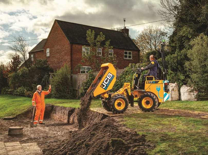 Der batterieelektrische JCB-Raddumper 1TE gibt sein Debut auf der Musterbaustelle Elektromobilität im Kompakt- und GaLaBau. | Foto: JCB Der batterieelektrische JCB-Raddumper 1TE gibt sein Debut auf der Musterbaustelle Elektromobilität im Kompakt- und GaLaBau. | Foto: JCB