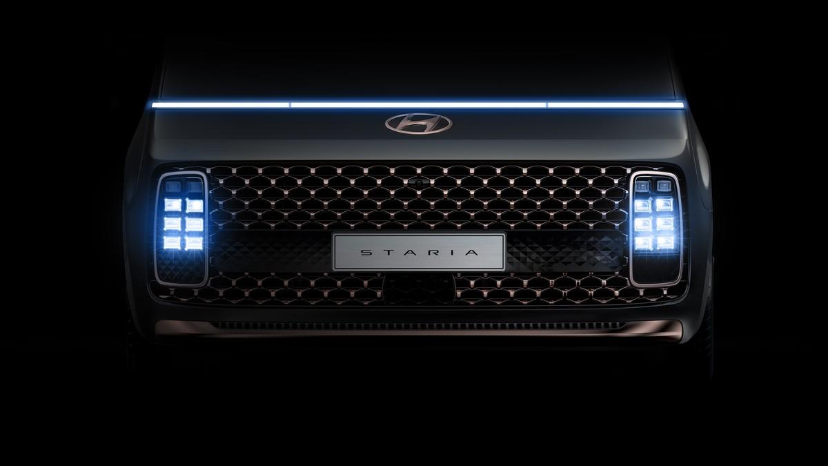 Die Frontpartie weist eine schmale, sich über die gesamte Breite ziehende Tagfahr-Lichtleiste auf. Die Pixel-Leuchten setzen sich aus kleinen Rechtecken zusammen. | Foto: Hyundai